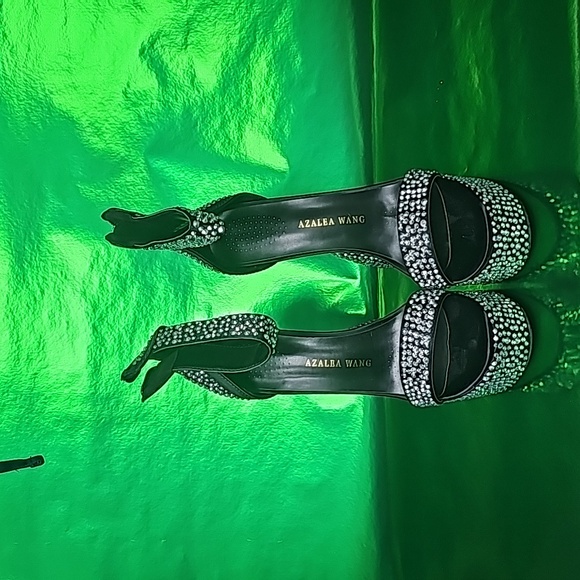 Azalea Wang - Picture 2 of 4